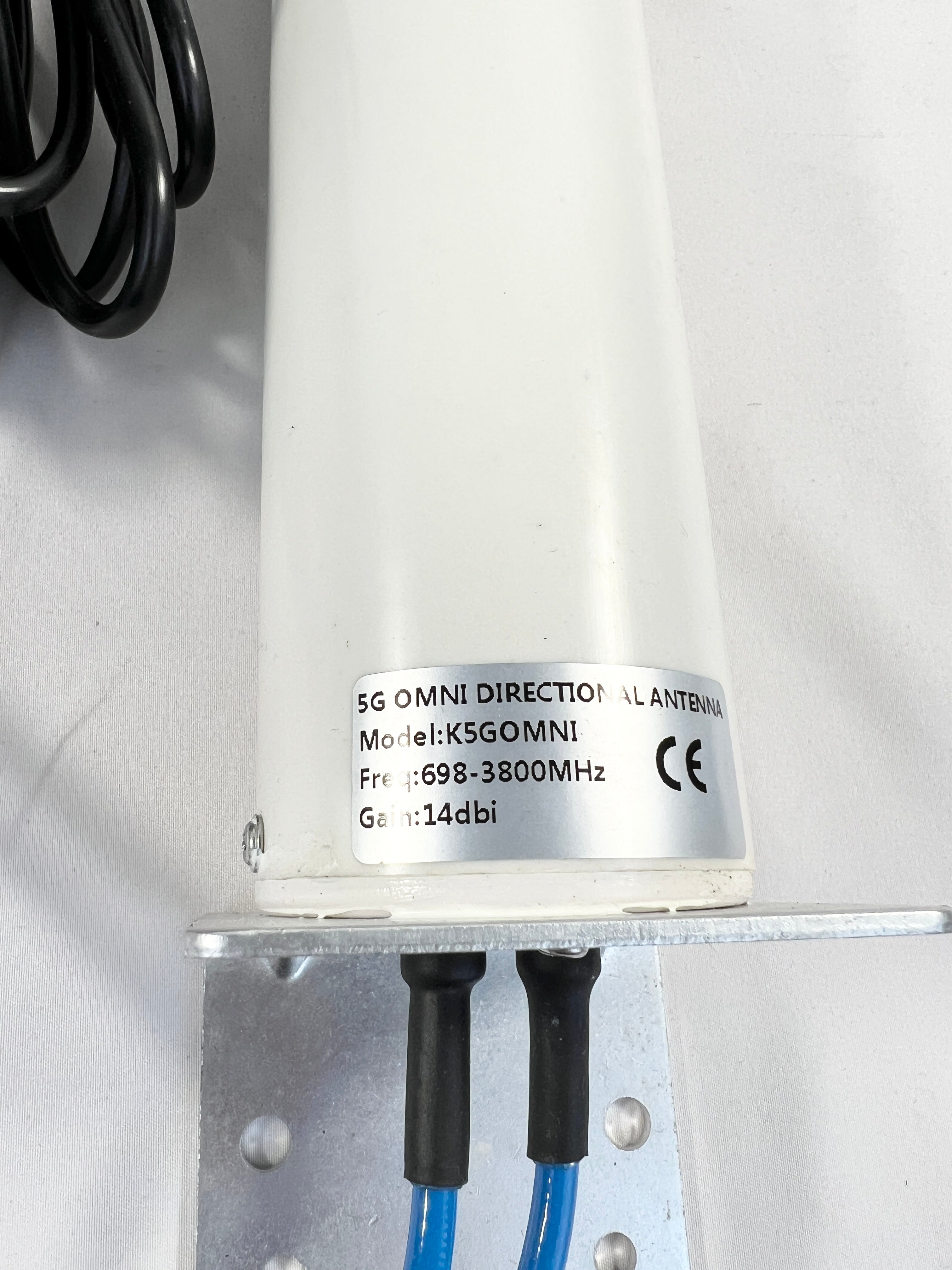 5G antena — K5GOMNI (690–960, 1710–2700, 3300–3800 MHz) 5G antena — K5GOMNI (690–960, 1710–2700, 3300–3800 MHz)